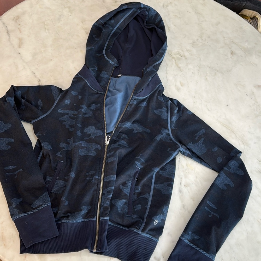 Lululemon size 6 zip up